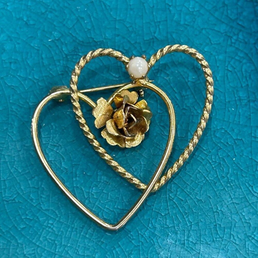 Vtg Double Heart & Rose Brooch OS Gold-tone Pearl Accent Open Work Intertwined